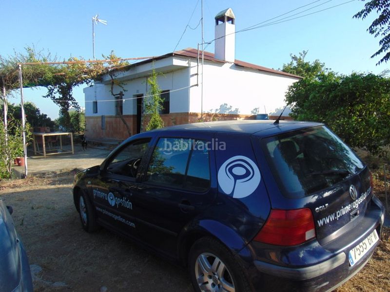 Foto c6bff9e7-c4db-4de1-8ebf-f2ae8d280725. Masía en Lora del Río