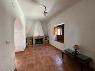 Casa a Peñaflor. Bonita casa en buena zona del pueblo.  consta de 196 metros cuad