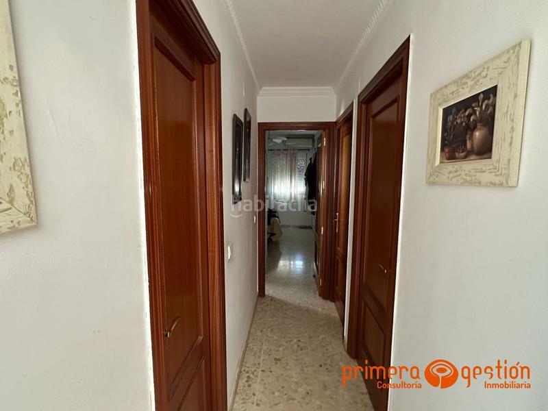 Foto 675c5e75-f277-4e56-a615-17492d204602. Piso magnifico piso en segunda planta en buena zona de lora del rio. el inmueble consta de 85 metros útiles de vivienda, distribuido en en Lora del Río