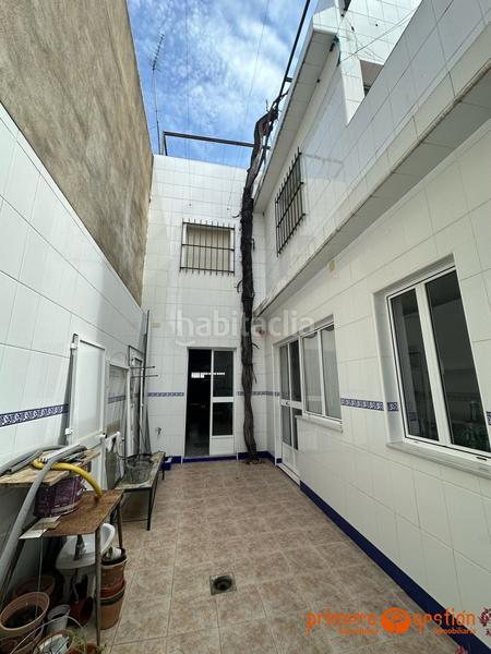 Foto 665a1bb4-9f0a-472c-96ba-a6e90284d263. Casa con riscaldamento parcheggio in Lora del Río