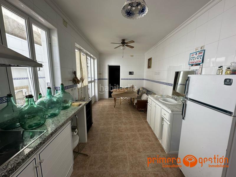 Foto e12d10b7-11d8-4c38-94c3-5614b453cd94. Casa con riscaldamento parcheggio in Lora del Río