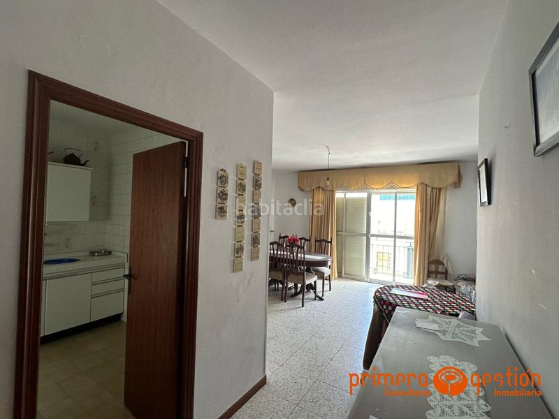 Foto fbfedee7-c6b6-45b3-8a7f-e4d53d30f1dc. Casa con riscaldamento parcheggio in Lora del Río