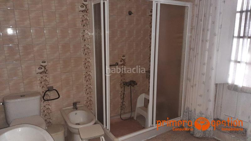 Foto d9e428f4-8648-4829-b541-031d6bf522cd. Casa con parcheggio in Carmona