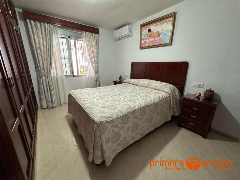 Foto 1470237f-38f5-4fb9-8d63-278b0b5d91cd. Casa  de 600 metros cuadrados en el priorato. el inmueble consta de vivienda principal distribuida en amplio salón comedor con chim en Lora del Río