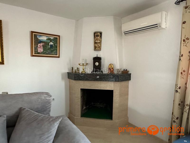 Foto 2a87cb37-d7c4-4d32-b355-c7b48746bb36. Casa  de 600 metros cuadrados en el priorato. el inmueble consta de vivienda principal distribuida en amplio salón comedor con chim en Lora del Río