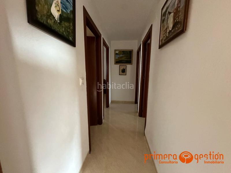Foto 5a767745-481c-4796-8dfd-ae5969fe0e75. Casa  de 600 metros cuadrados en el priorato. el inmueble consta de vivienda principal distribuida en amplio salón comedor con chim en Lora del Río