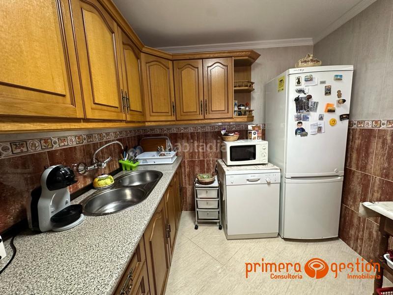 Foto bafc3408-e307-49c4-959b-6cd71d2ac7c9. Casa  de 600 metros cuadrados en el priorato. el inmueble consta de vivienda principal distribuida en amplio salón comedor con chim en Lora del Río