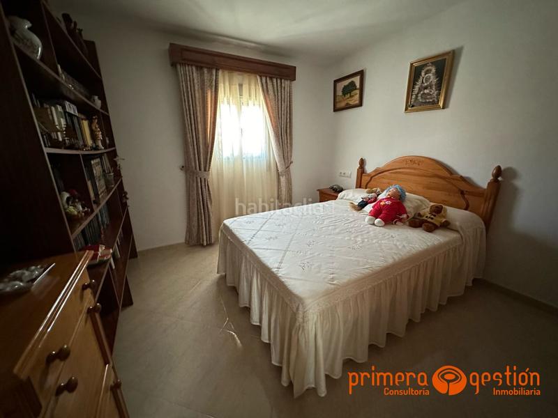 Foto f1884f23-287d-4d99-953b-65161e7377e6. Casa  de 600 metros cuadrados en el priorato. el inmueble consta de vivienda principal distribuida en amplio salón comedor con chim en Lora del Río