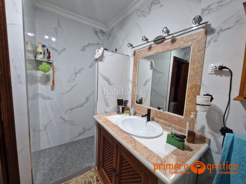 Foto d3b93e9c-78a2-48fa-86b3-86e124300584. Casa con riscaldamento parcheggio in Lora del Río