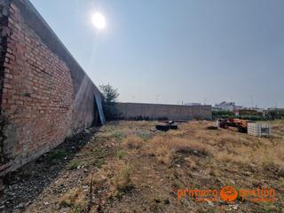 Terreny residencial a Lora del Río. Solar de uso industrial en lora del rio, consta de 230 metros cu