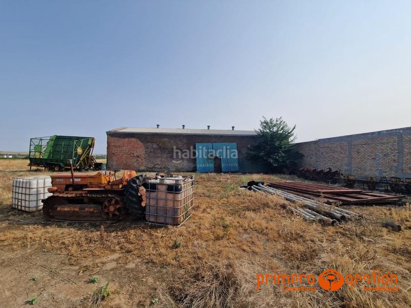 Foto caecbec7-5fd9-483d-85cd-2cd01550c869. Residential plot in Lora del Río