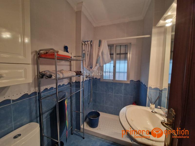 Foto 2f51d2cb-c74e-4b6f-8cf3-381696d48bd0. Piso  en planta baja en lora del rio, consta de 62 metros cuadrados distribuidos en amplio salón, dos habitaciones, baño y cocina c en Lora del Río