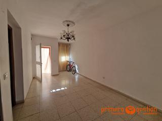 Casa a Lora del Río. Casa en buena zona de lora del rio, consta de 169 metros cuadrad