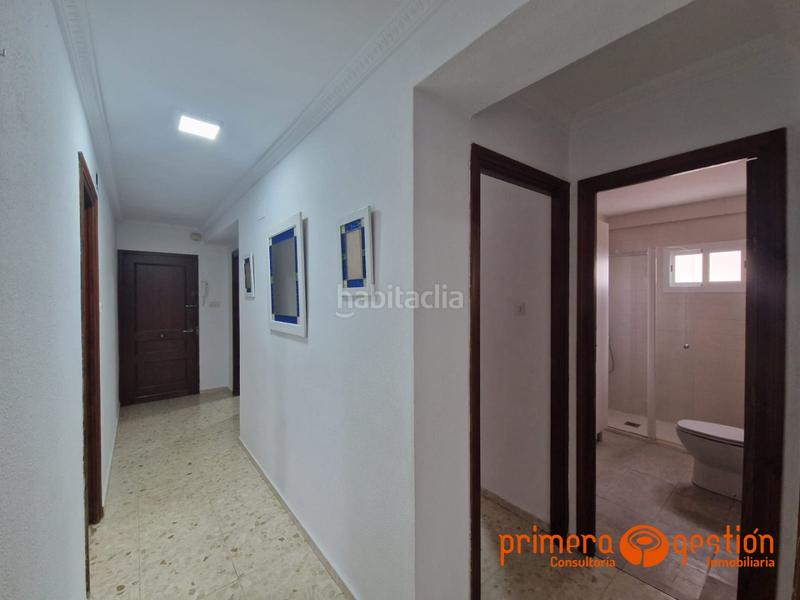 Foto 4186015b-a827-4d66-9830-5b20114d3c3f. Piso magnifico piso en buena zona de lora de río, consta de 96 metros cuadrados distribuido en amplio salón comedor, cocina con lavader en Lora del Río