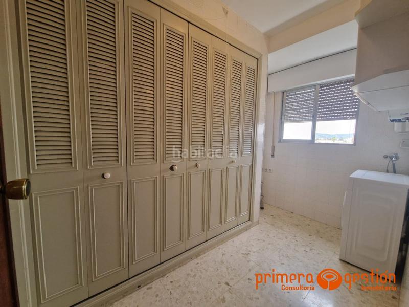 Foto d37827ea-a3d8-4572-8ff4-cbcb4858a2c0. Piso magnifico piso en buena zona de lora de río, consta de 96 metros cuadrados distribuido en amplio salón comedor, cocina con lavader en Lora del Río