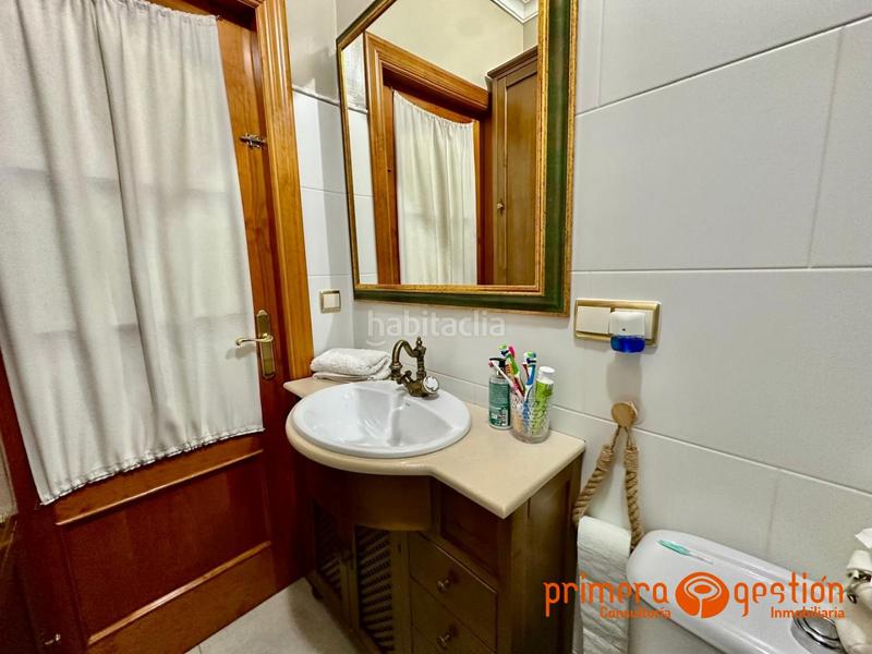 Foto 09de65fa-307d-4e70-bab7-95eb3ce823ea. Dúplex  en la zona de la huertecilla con 83 metros cuadrados.dispone en planta baja de salón comedor, cocina amueblada y baño, en p en Lora del Río