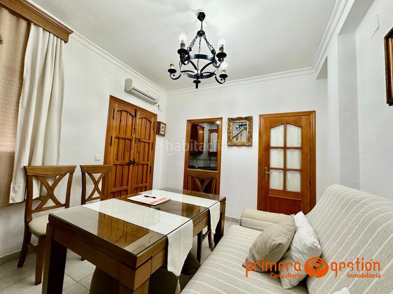 Foto a8584317-ad4d-412e-8a5f-553183967882. Dúplex  en la zona de la huertecilla con 83 metros cuadrados.dispone en planta baja de salón comedor, cocina amueblada y baño, en p en Lora del Río