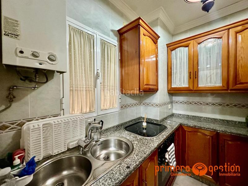 Foto e72296ae-1049-4d2f-8c7c-a3e4ee833b8f. Dúplex  en la zona de la huertecilla con 83 metros cuadrados.dispone en planta baja de salón comedor, cocina amueblada y baño, en p en Lora del Río