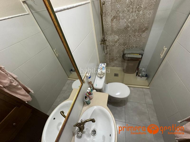Foto fcb403b1-6117-437a-840e-bdb97f583ddc. Dúplex  en la zona de la huertecilla con 83 metros cuadrados.dispone en planta baja de salón comedor, cocina amueblada y baño, en p en Lora del Río
