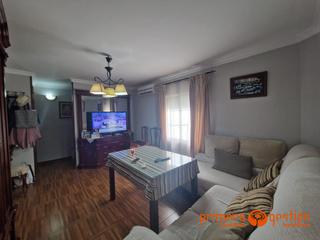 Appartement à Lora del Río. Piso en buena zona del pueblo, consta de 73 metros cuadrados dis