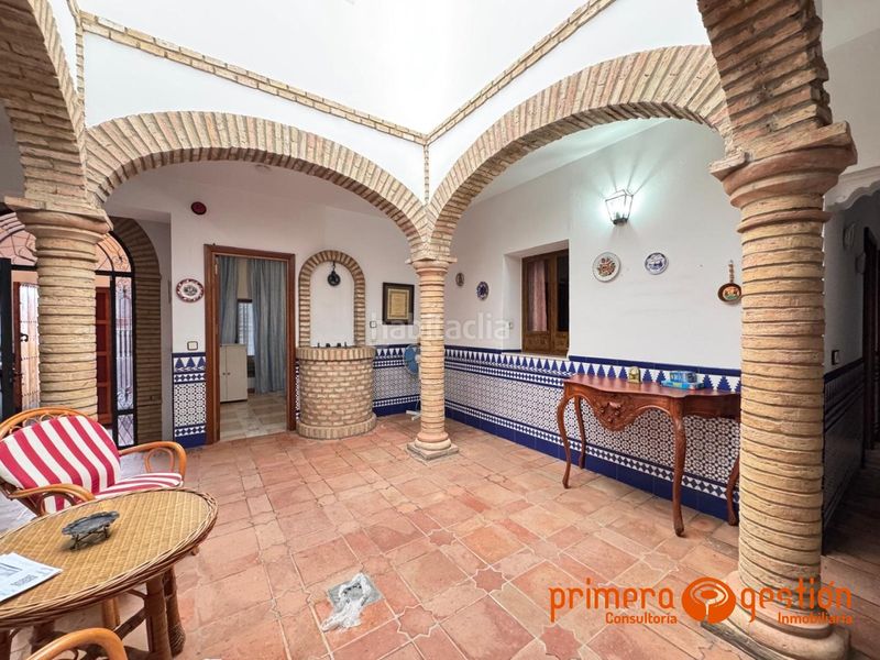 Foto ddbbd2ef-7a01-44fe-a993-67107d7c6955. Casa amb aparcament a Carmona