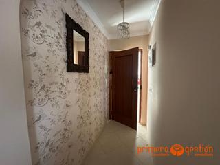 Piso en Lora del Río. Magnifico piso en buena zona de lora del rio, consta de 72 metro