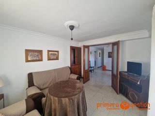 Appartement à Lora del Río. Piso en buena zona de lora del rio, consta de 77 metros cuadrado