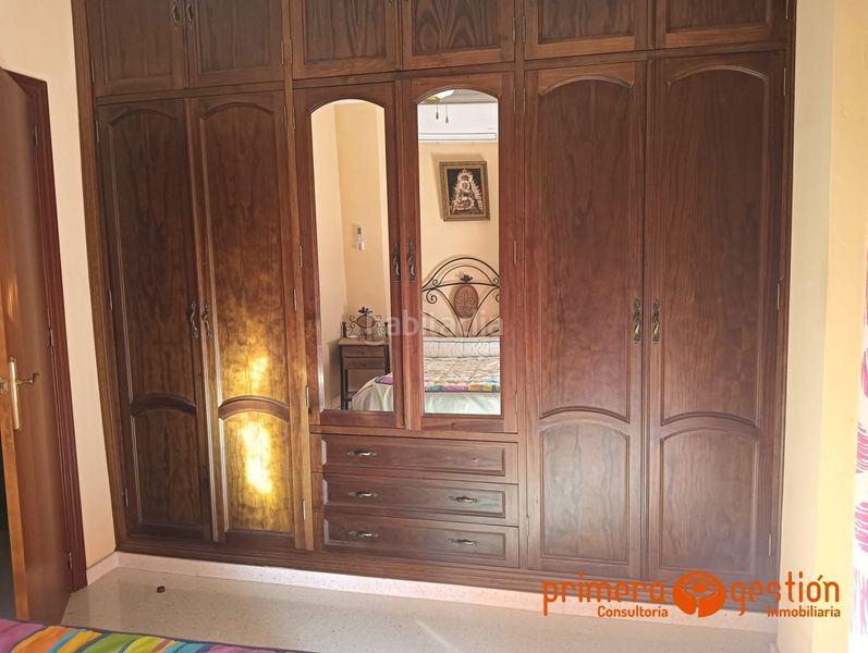 Foto 4914e466-d454-4389-9e52-8a0bceecde47. Casa amb aparcament a Lora del Río
