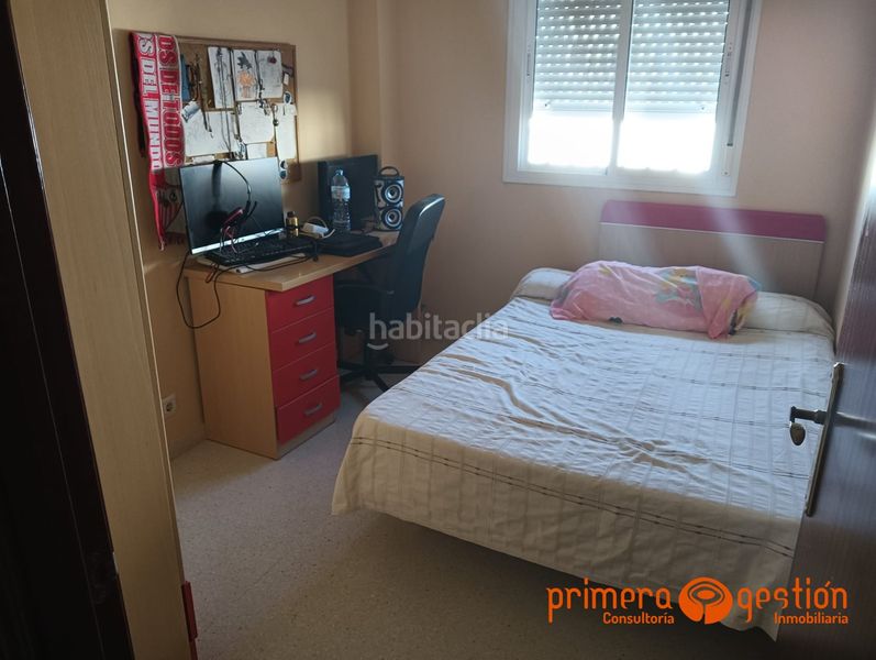 Foto db3f40f9-d1f6-4c32-8974-500d3a7e2383. Casa amb aparcament a Lora del Río
