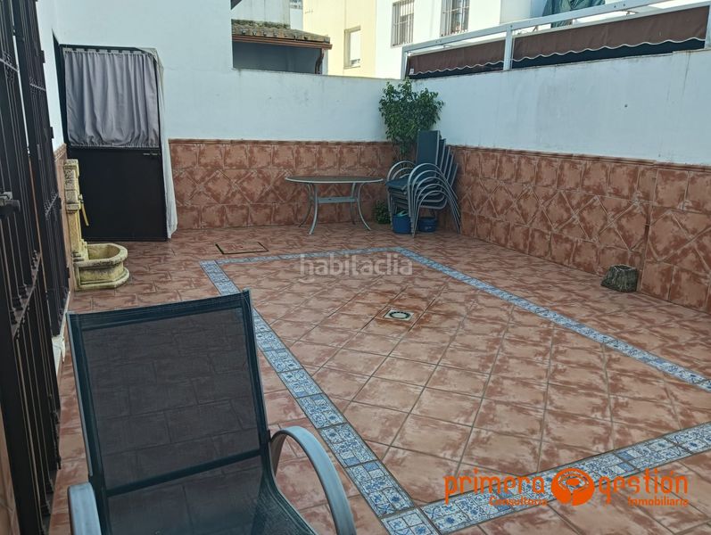 Foto e3a90947-9795-4aaa-9ba2-bdfc6cb6b2d9. Casa amb aparcament a Lora del Río
