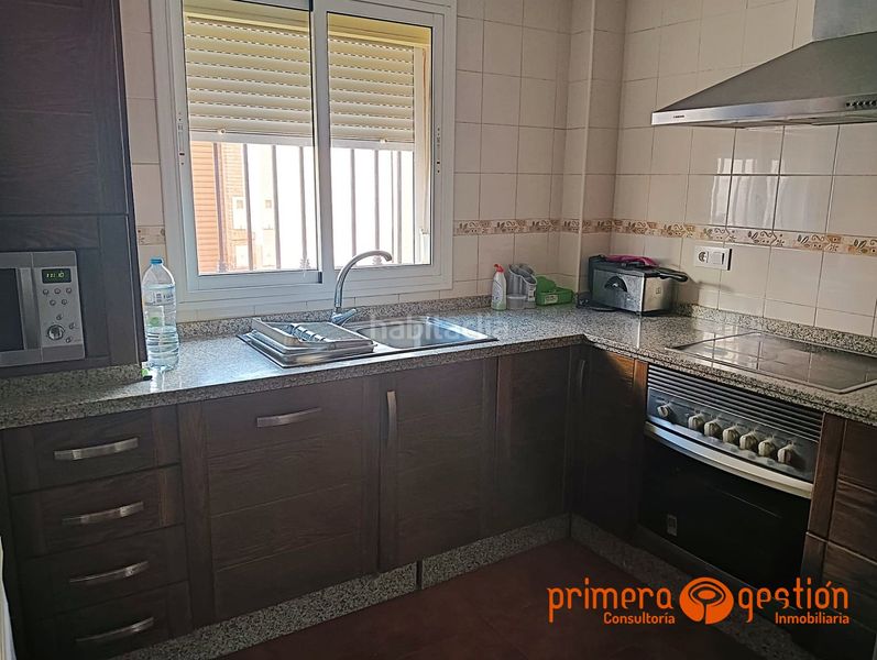 Foto fe0ab7d4-8ec8-4392-bbae-7e0f01820293. Casa amb aparcament a Lora del Río