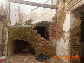 House in Carmona. La vivienda cuenta con 194 m de superficie y 270 m construidos,