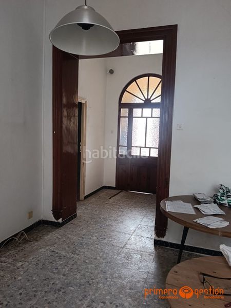 Foto 6005e5cd-bf2d-49d7-925f-431f01ae69d3. Casa amb aparcament a Carmona