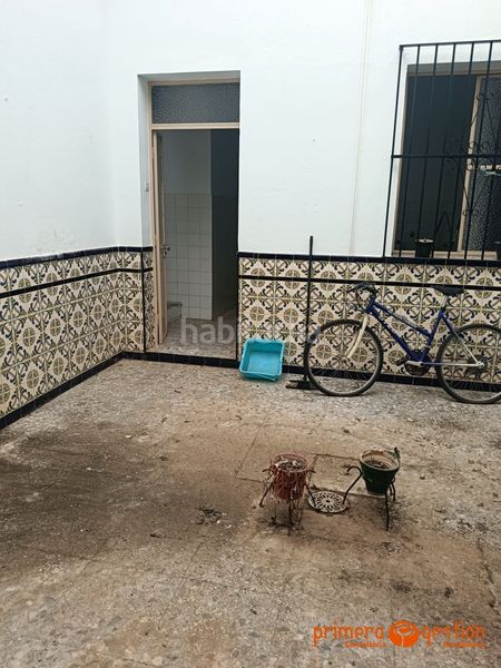 Foto 7c05a522-f297-4f2b-8ded-ae12244f9c31. Casa amb aparcament a Carmona