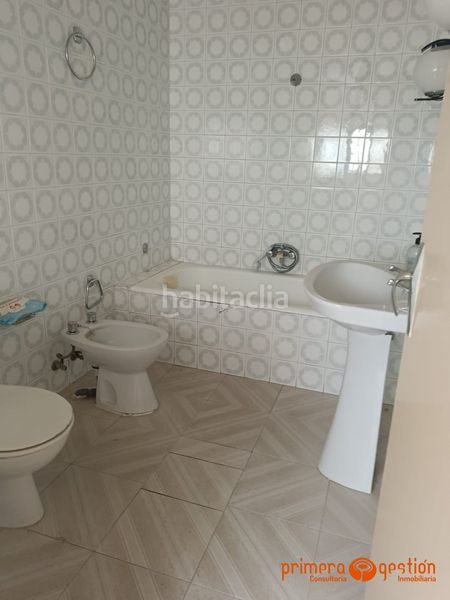 Foto f7675cec-34f2-4110-aad0-d0694a7fcba1. Casa amb aparcament a Carmona