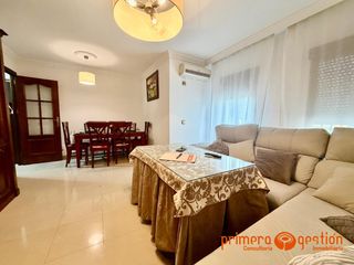 Etagenwohnung in Lora del Río. Bienvenidos a una oportunidad única en lora del río! les present