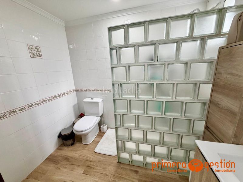 Foto 4f083421-60ed-4d7f-8837-df04c4e0f785. Pis amb calefacció a Lora del Río