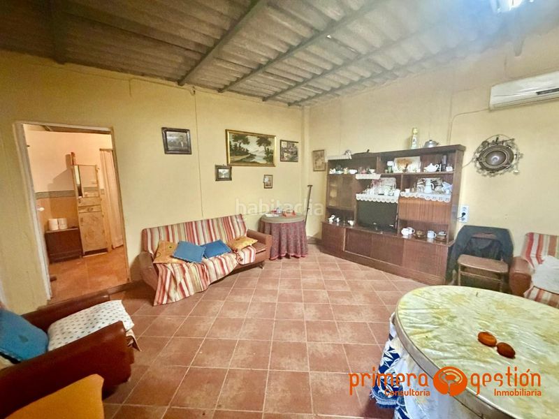 Foto b62266c3-ca44-4e18-8343-96a7c19953a6. Terreny residencial a Lora del Río