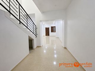 Casa en Fuentes de Andalucía. Rebaja del mes precio anterior 109.900 y se queda en 88.500,. !!