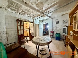 Casa a Alcolea del Río. Casa en alcolea del río en zona centro para reformar. cuenta con