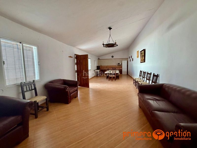 Foto c83994bc-4220-4fda-8889-eeda7c4f4569. Casa a Lora del Río