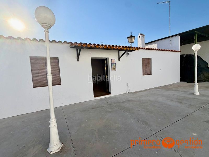 Foto f1494bfc-e739-414a-8181-787da4b4681f. Casa a Lora del Río