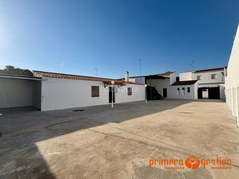 Foto f5b2f39a-6f85-44ff-84cb-8ab4f10edb9b. Casa a Lora del Río
