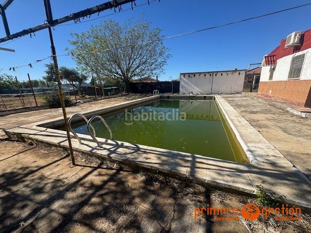 Foto 18c3a92b-481e-483a-936f-68ddb5ab949d. Xalet amb calefacció aparcament piscina a Carmona