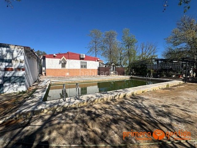 Foto a9e672cc-8a54-46ac-877d-d4d875e729b4. Xalet amb calefacció aparcament piscina a Carmona