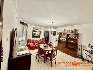 Etagenwohnung in Lora del Río. Atenciónnnn !!!piso  en el centro de lora del río. este magnífic