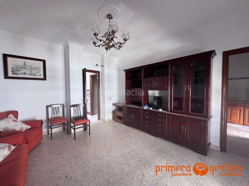Foto fc460adf-2048-4509-9681-37cce1a6d67e. Casa a Carmona