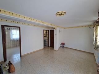 Pis en Lora del Ro. Piso para entrar a vivir en una buena comunidad. el piso se encu