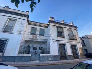 Haus in Lora del Río. Casa señorial en una de las mejores zonas de lora del rio. const