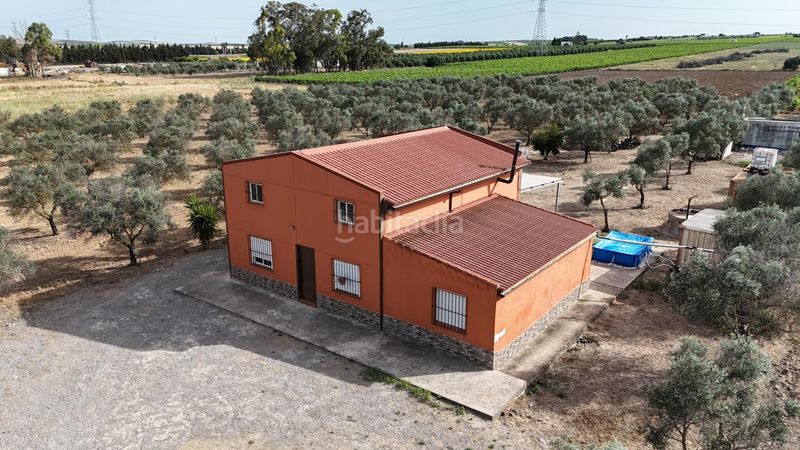 Foto bb13dac5-ae57-4c5b-9614-566b04a0b798. Masia a Lebrija
